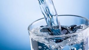 Почему нельзя пить много воды: негативные последствия