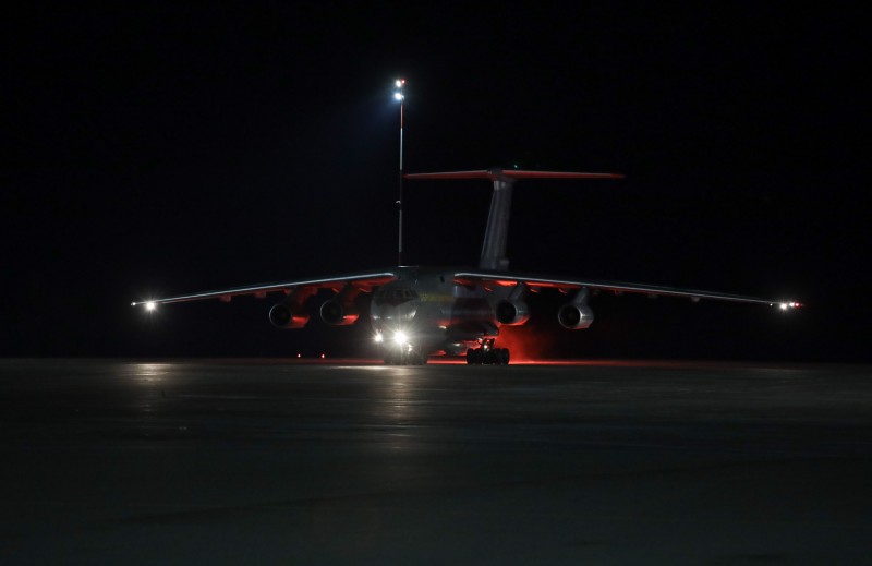 В Україну завезли тести для Covid-19 та медичні маски Фото 1