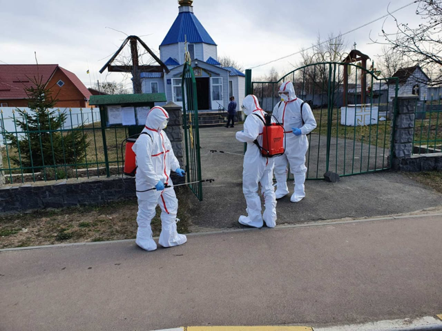 У Радомишлі дезінфікували церкву, до якої ходила померла від коронавірусу
