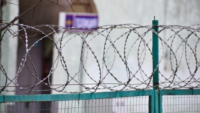 Освобождение заключенных из-за коронавируса: Минюст изучает опыт других стран
