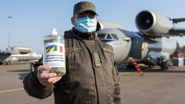 Украина отправила в Италию 5 тонн специальных санитайзеров для борьбы с Covid-19