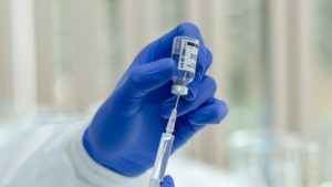 Справки для людей с противопоказаниями к вакцинации — когда их начнут выдавать