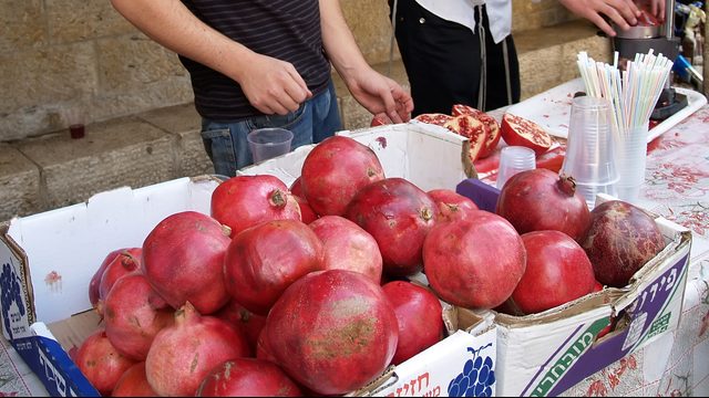 Профілактика коронавірусу: чи дієвий сік чорноплідної горобини та граната