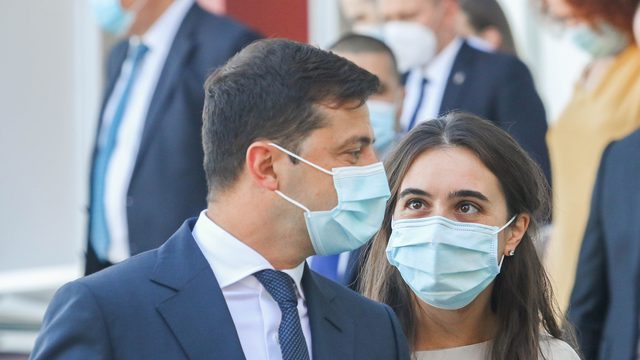 Чувствую себя хорошо: больной коронавирусом Зеленский обратился к украинцам