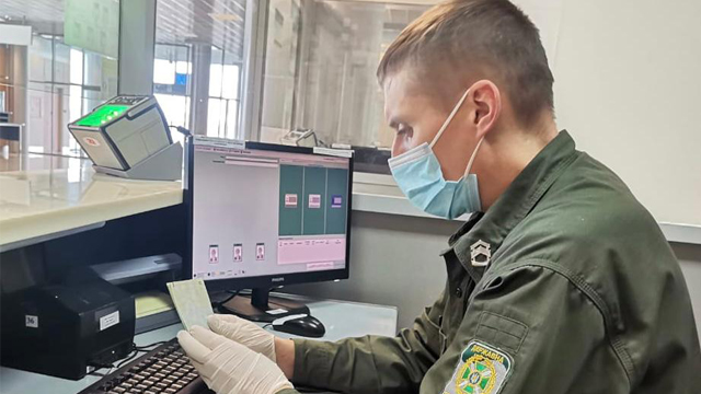 Украина подготовит дополнительные ограничения по миграции со странами, где есть штамм Дельта