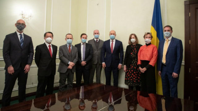Шмигаль обговорив з ЄС постачання вакцини від Covid-19