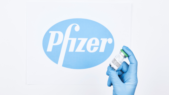 Вакцина Pfizer ефективна на 90% – дослідження