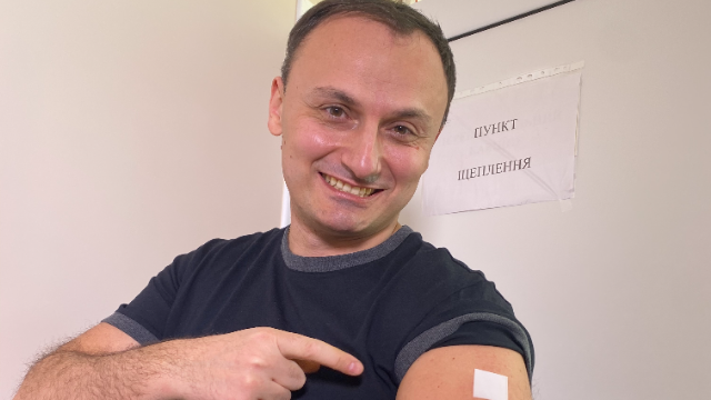 Сергій Кудімов став першим ведучим ICTV, який вакцинувався від коронавірусу