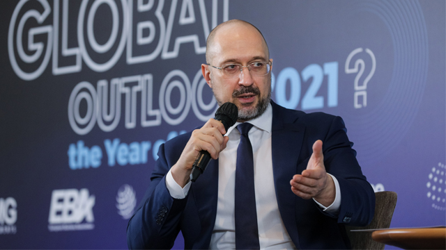 План в силі: Шмигаль про наміри вакцинувати від Covid-19 більшість дорослих до кінця 2021