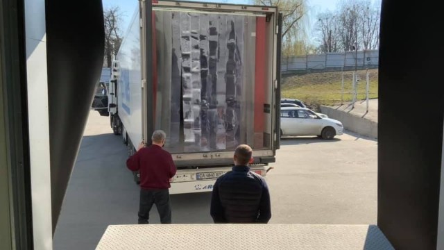 200 тис. флаконів вакцини CoronaVac готують до розвезення по Україні