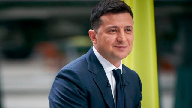 Лицарі у білих обладунках: Зеленський привітав медиків з прийдешнім святом