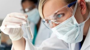 Тестуватимуть на людях: у Великій Британії випробують нову вакцину від Еболи