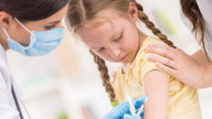 Только с родителями: в Одессе начали вакцинировать от Covid-19 детей 12+