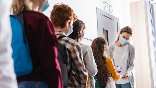 Великобритания одобрила Covid-вакцину Moderna для детей от 12 до 17 лет