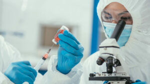 Защита от новых штаммов: почему очень важна вторая доза Covid-вакцины