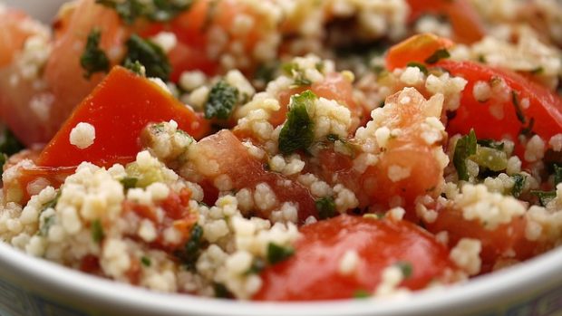 На Новый год и Рождество. Как приготовить кускус с ягненком и чатни из груши