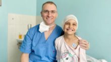 Народилася з частинкою вуха і низьким слухом: у Львові дитині повернули здатність повноцінно чути лор
