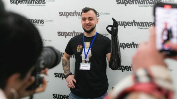 протез