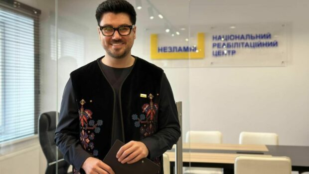 Незламні