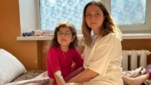 В Охматдиті почали лікувати рідкісну хворобу альфа-манозидоз: у 8-річної дівчинки з’явився шанс мама з донькою