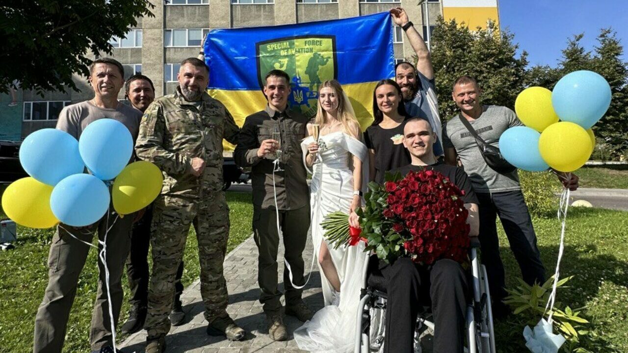 Підтримати друга: закохана пара влаштувала весілля в реабілітаційному центрі