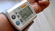 Диетологи указали, какой вред здоровью могут причинить соленые огурцы