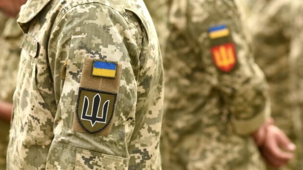 військові