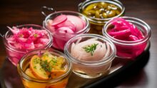 Как замариновать лук: рецепты к различным блюдам Цибуля маринована