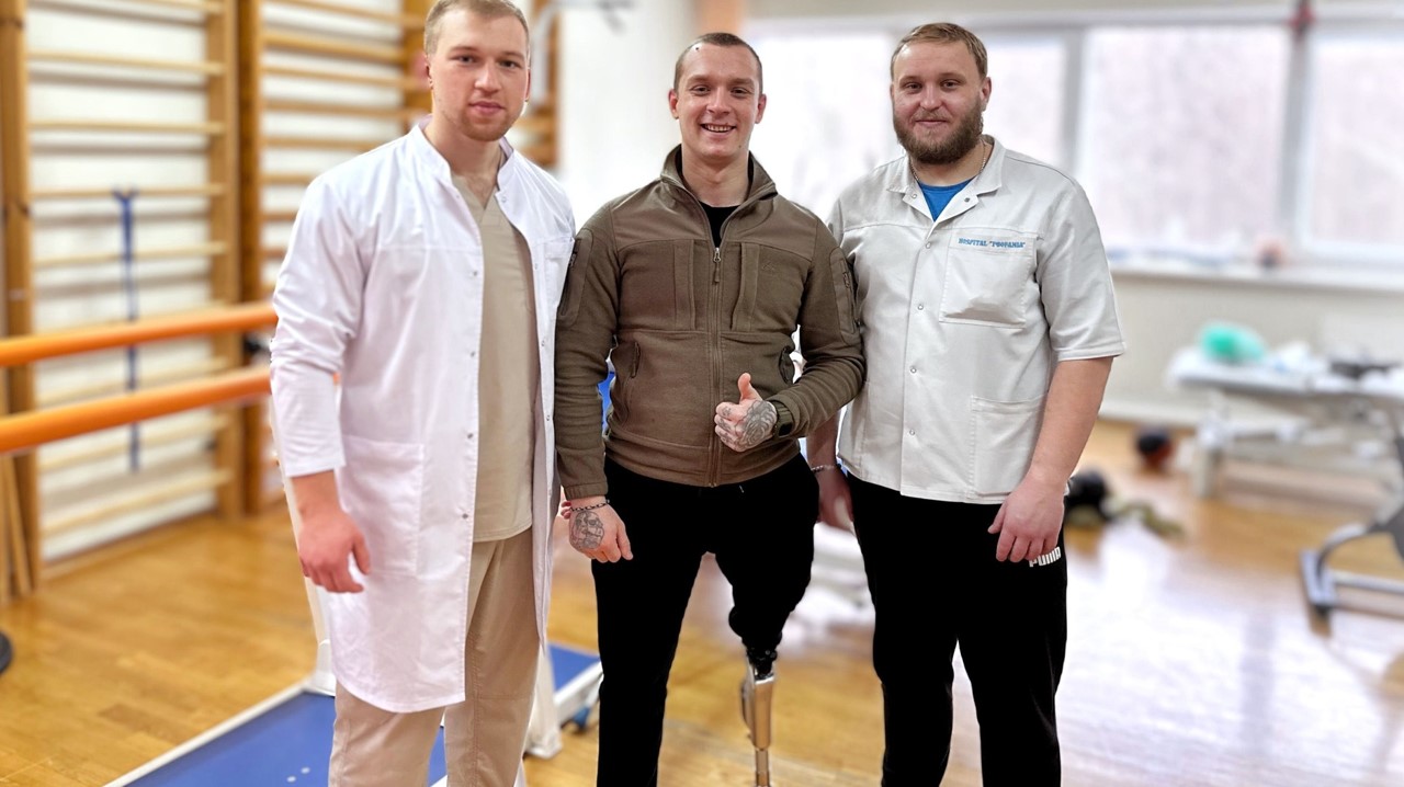 Вчиться танцювати після втрати кінцівки: у Феофанії виписали бійця після 28 днів реанімації