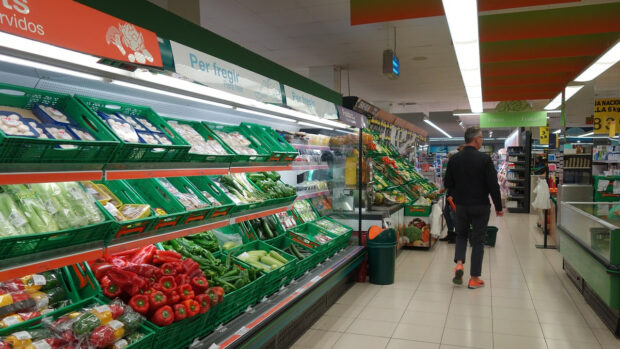 Які продукти з магазину можуть бути заражені мікробами: лікарі склали список застережень продуктовий магазин
