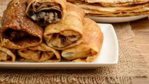 Млинці з грибами: рецепт приготування з печерицями
