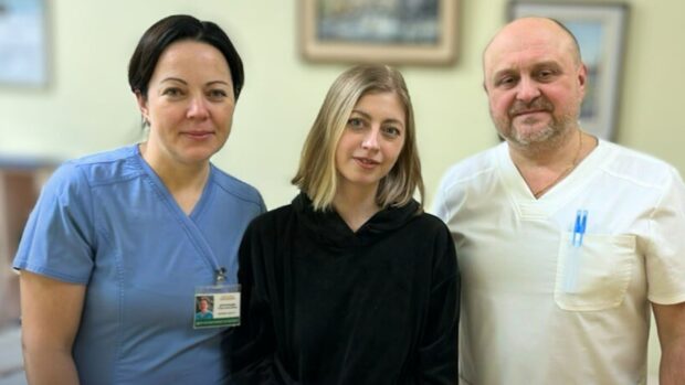 пацієнтка і лікарі
