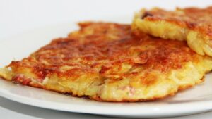 котлети, цибуля, оладки