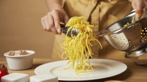 Чи треба промивати макарони