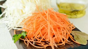 Рецепт солянки на зиму: як приготувати з грибами та без них