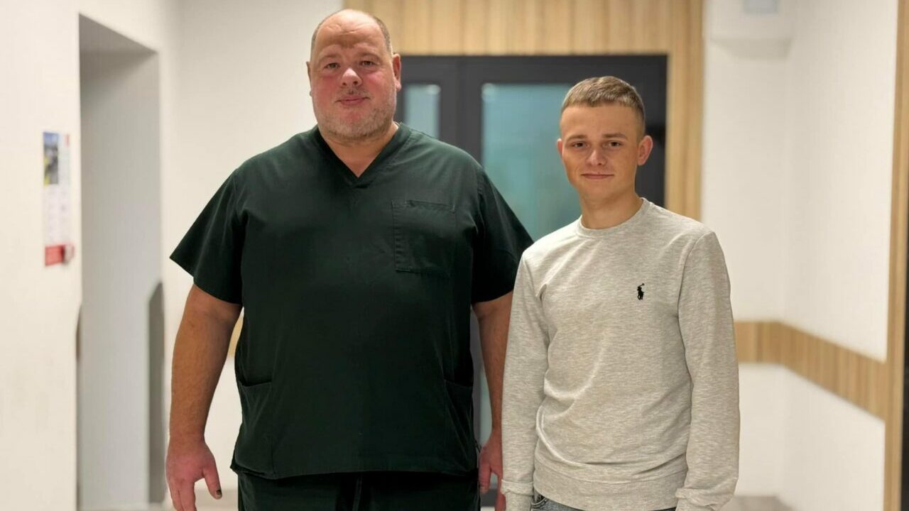 травмував руку бензопилою