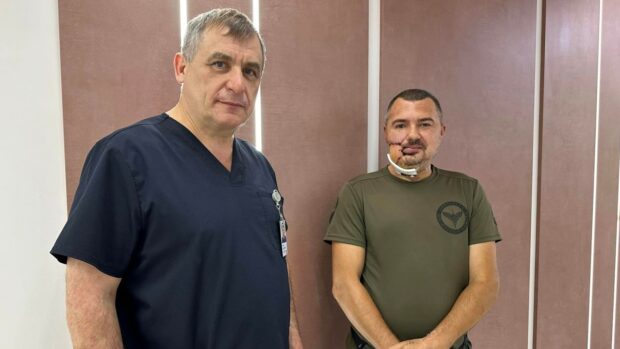 Дірка обличчя Незламні Львів