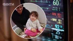 пацієнтка з мамою