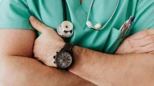 Досвідчені лікарі